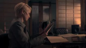 Grey blazer worn by Noa Havilland (Katherine LaNasa) in Truth Be Told Season 1 Episode 7