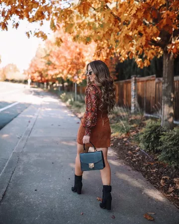 Mini vestido de pana de Julia en la cuenta de Instagram @uniquelyjulz