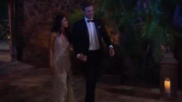 Métallique Robe à Paillettes Robe portée par Sydney H. dans Le Bachelor Saison 24 Episode 1