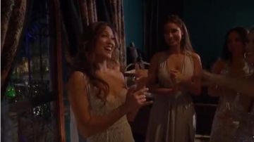 Vestido de purpurina blanca usado por Tammy L. en The Bachelor Temporada 24 Epiode 1