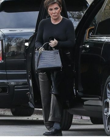 Hermès Crocodile 32 Kelly Bag usado por Kris Jenner en Los Ángeles 7 de enero de 2020
