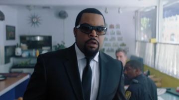 Sunglasses black Ice Cube in Ice Cube - Good Cop Bad Cop (Official Video)