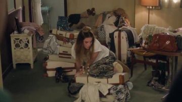 Blue Denim Star Ankle Boots usados por Alexis Rose (Annie Murphy) en Schitt's Creek Temporada 6 Episodio 1