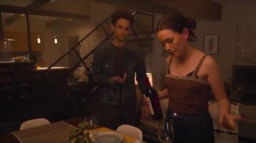 Ankle Skinny Jeans usados por Love Quinn (Victoria Pedretti) en YOU Temporada 2 Episodio 2