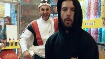 La veste blanche Champion porté par ICO dans 10 RAPPEURS QUI VONT TOUT NIQUER (Ft. Le Règlement)