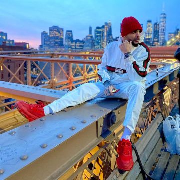 The jacket windproof white Gucci Layvin Kurzawa on his account Instagram @kurzawa_20