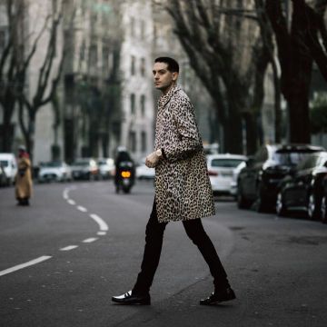 Saint laurent Black & White Loafers de G-Eazy en la cuenta de Instagram @g_eazy