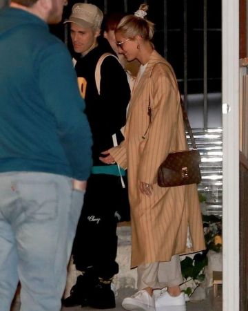 Cerise Américain Classique Molleton porté par Justin Bieber l'Église Hillsong Service le 8 janvier 2020