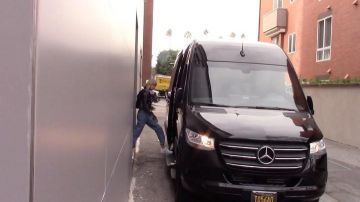 Brandy Melville Carly Light Wash Jeans usados por Hailey Baldwin Los Ángeles 8 de enero de 2020