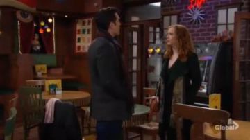 Ted Baker Vert Manteau porté par Mariah Copeland (Camryn Grimes) comme on le voit sur les Jeunes et Les Agités du 9 janvier 2020