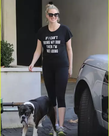 Juniors If I Can't Bring My Dog Graph­ic Tee worn by Kate Upton Beverly Hills January 7, 2020