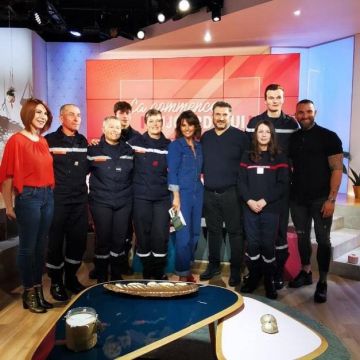 La combinaison en jean de Faustine Bollaert sur le compte Instagram de @faustinebollaert