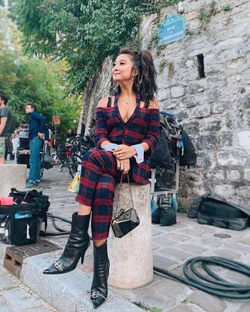 La minaudière noire de Ashley Park sur le compte Instagram de @ashleyparklady