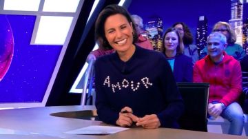 El jersey love azul marino de Alessandra Sublet en c'est Canteloup el 10.01.2020