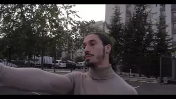 Le col roulé de N.O.S dans PNL - Dans ta rue [Clip Officiel]