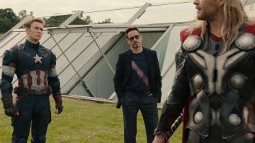The t-shirt "Back-Splash" of Tony Stark (Robert Downey, Jr.) in Avengers : Age of Ultron
