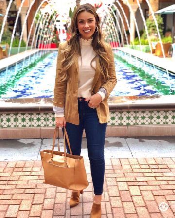 Bolso de cuero Tory Burch de Meghan Young en la cuenta de Instagram @themeghanjones