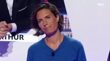 The Sweater round neck merino wool cashmere blue Alessandra Sublet in The big contest of the leaders of the 10 01 2020