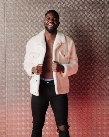 Le manteau en laine blanche de Samuel Umtiti sur son compte Instagram @samumtiti