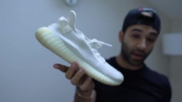 The pair of the yeezy 350 of Anil B-Anil Brancaleonie in the video ALL MY SNEAKERS (Nike, Off White, Dior...) 