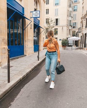 Black handbag with flap Manon Quadratus account on the Instagram of @manonquadratus
