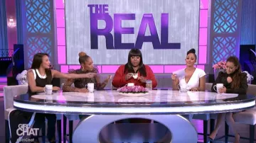 Zara imprimé Animal Organza Haut porté par Amanda Seales sur Le Réel 9 janvier 2020