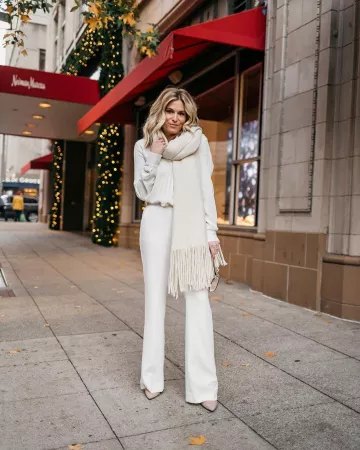 Bolso de cuero blanco de Brooke Burnett en la cuenta de Instagram @onesmallblonde