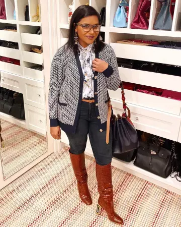 Tory burch Kia bow blouse porté par Mindy Kaling sur Instagram le 11 janvier 2020