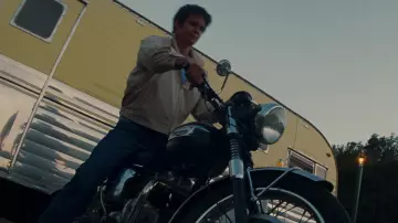 Beige veste portée par James Stacy (Timothy Olyphant) comme on le voit dans Once Upon a Time... in Hollywood