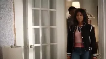 Polo Pull porté par Ali plus Fine (Javicia Leslie) en Dieu demande d'ami Me Saison 2 Épisode 12