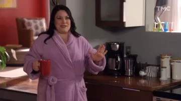 La robe de chambre rose unie et épaisse de Jane Bingum (Brooke Elliott) dans Drop Dead Diva (S01E03)