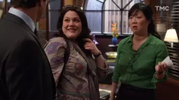 The green shirt with long sleeves and no pockets of Teri Lee (Margaret Cho) in Drop Dead Diva (S01E03)