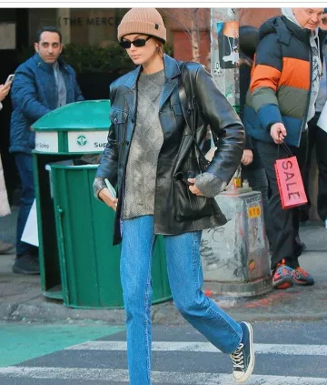 Saint Laurent Monogram Medium Satchel usado por Kaia Gerber Ciudad de Nueva York 10 de enero de 2020