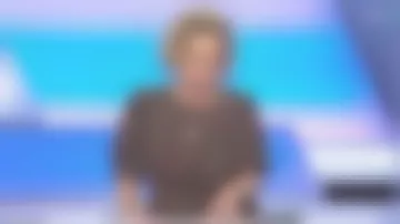 La robe coupe évasée en mélange soie-viscose,tombant souple, imprimé exclusif de Caroline Roux dans C dans l'air le 13.01.2020