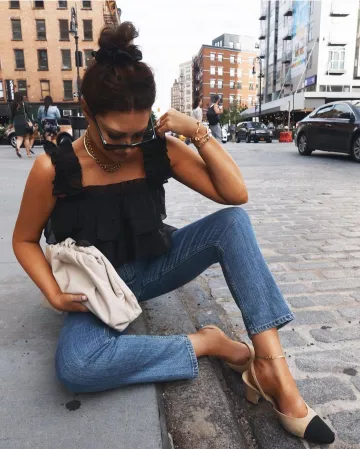 Sac à main avec plis blanc de Lorna sur le compte Instagram de @lornaluxe