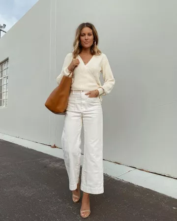 Strap San­dal of Lindsay Marcella on the Instagram account @lindsaymarcella