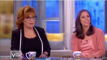 Alice + Olivia Louie V-neck Oversized Cardigan worn by Abby Huntsman on The View January 10, 2020