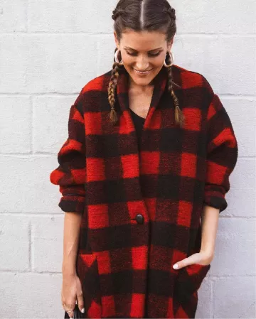 Vérifié Manteau de Laine de Lindsay Marcella sur l'Instagram account @lindsaymarcella