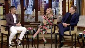 Gianvito Rossi Green Point­ed Pumps worn by Kelly Ripa on LIVE with Kelly and Ryan January 13, 2020