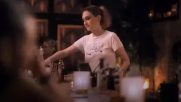 Whtie t-shirt porté par Tess Van De Berg (Jamie Clayton) dans The L Word: Génération Q Saison 1 Épisode 6