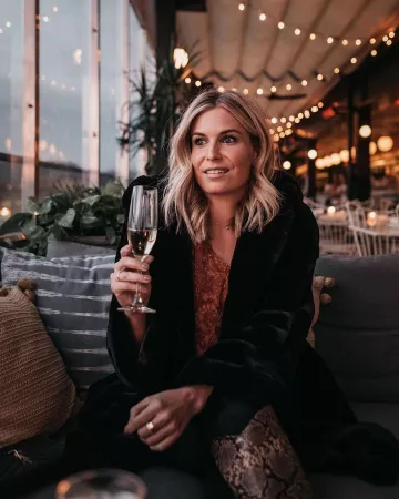 Apparis Hooded Jacket de Brooke Burnett en la cuenta de Instagram @onesmallblonde