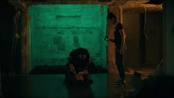 Vans Navy Blue Low-Top Sneakers usadas por Ava Brooks (Courtney Eaton) como se ve en Line of Duty