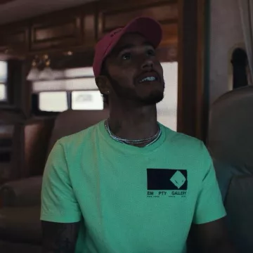 The green t-shirt Off-White Empty Gallery worn by Lewis Hamilton on his account Instagram @lewishamilton