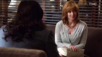 The sweater blue cashmere Bobby (mother of Grayson) (Sharon Lawrence) in Drop Dead Diva (S01E04)