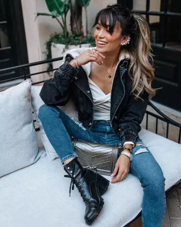 Sac à Main en Ar­gent de Jen Adams sur le compte Instagram de @interiordesignerella