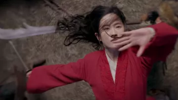 Kimono rojo usado por Mulan (Yifei Liu) en Mulan