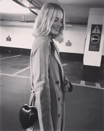 La bolsa del corazón de Margot Robbie en la cuenta de Instagram de @margotrobbie