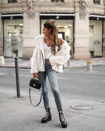 Bolso de cámara de cuero Barbara - The Kooples by June Sixty Five en la cuenta de Instagram de @junesixtyfive