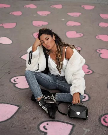 Bolso de cámara de cuero Barbara - The Kooples by June Sixty Five en la cuenta de Instagram de @junesixtyfive