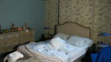 Bedroom Wallpaper of Dr. John Watson (Martin Freeman) in Sherlock (S04)